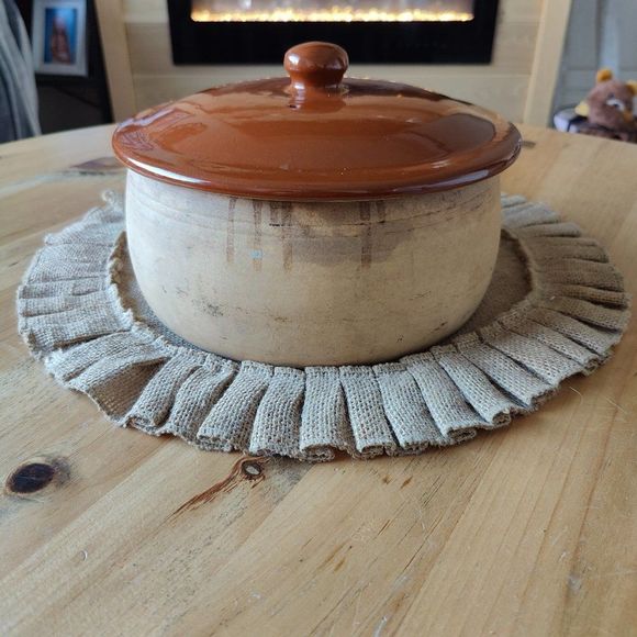 Vintage French Stoneware Covered Casserole Dish 8.5 inches wide and 4.5 inches - Picture 8 of 16
